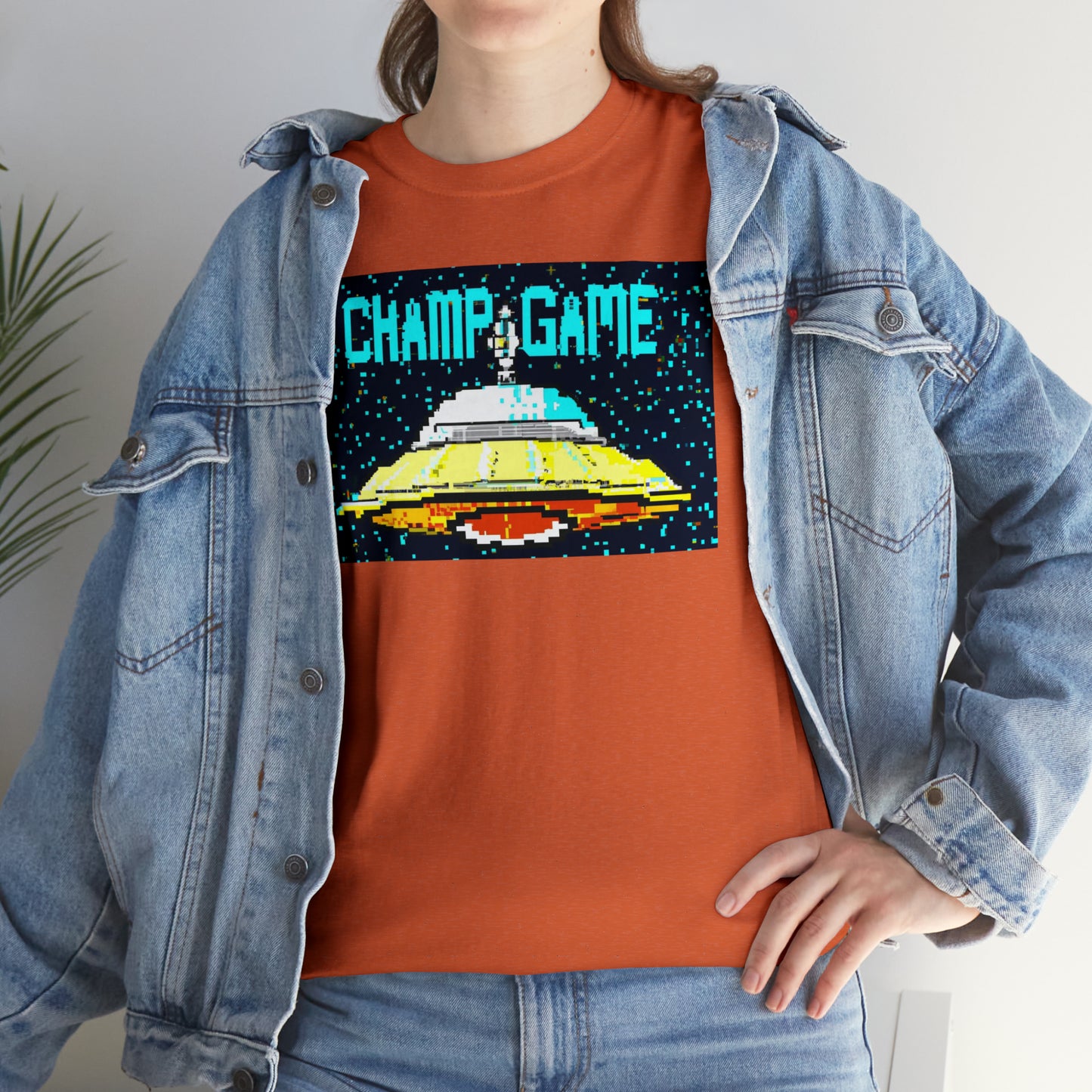 CHAMP GAME UFO 21 - 8-bit Style Pixel Art - AI Art - Gildan Heavy Cotton Tee