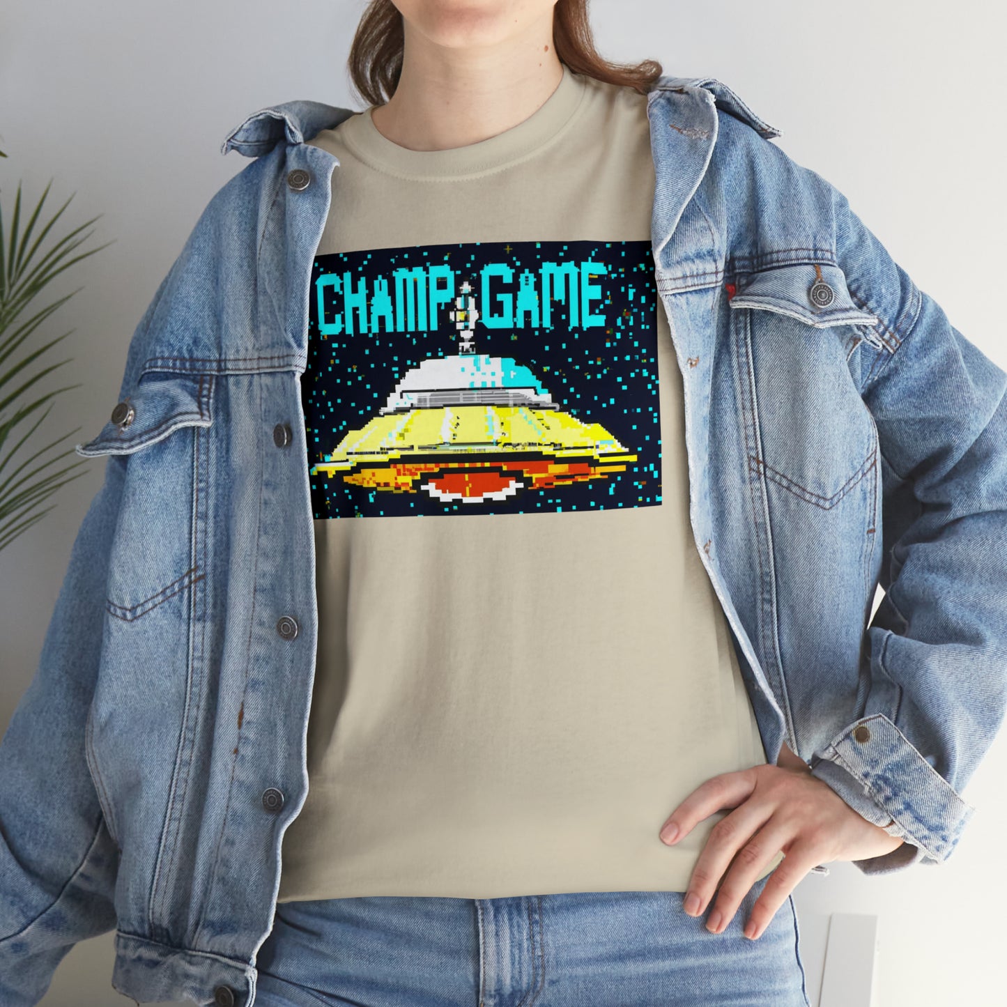 CHAMP GAME UFO 21 - 8-bit Style Pixel Art - AI Art - Gildan Heavy Cotton Tee