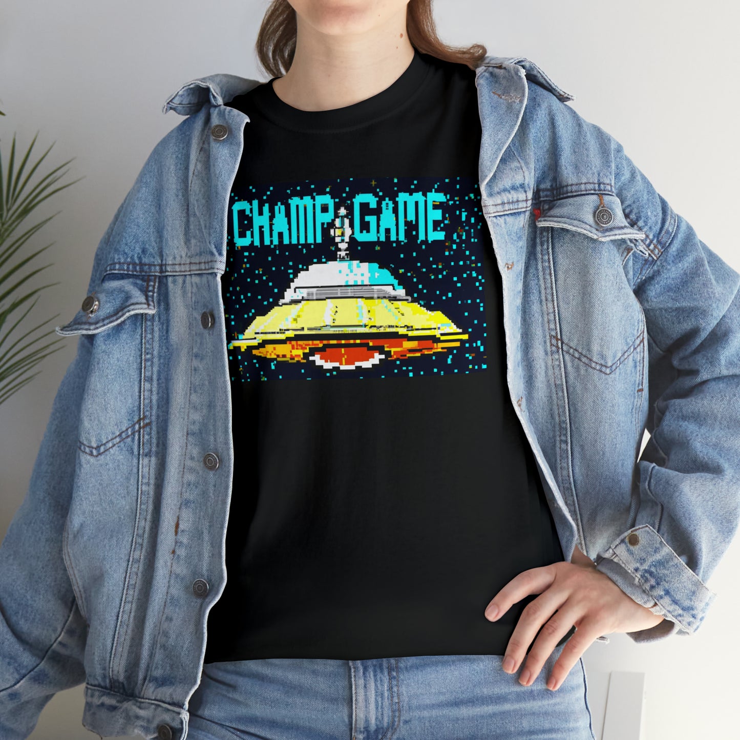 CHAMP GAME UFO 21 - 8-bit Style Pixel Art - AI Art - Gildan Heavy Cotton Tee