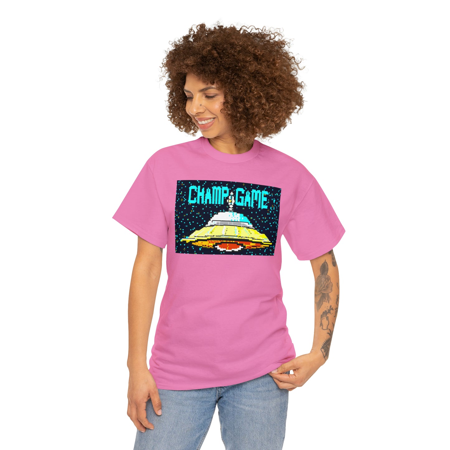 CHAMP GAME UFO 21 - 8-bit Style Pixel Art - AI Art - Gildan Heavy Cotton Tee