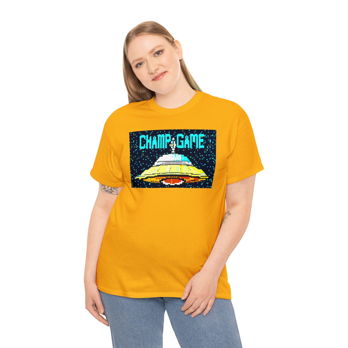 CHAMP GAME UFO 21 - 8-bit Style Pixel Art - AI Art - Gildan Heavy Cotton Tee