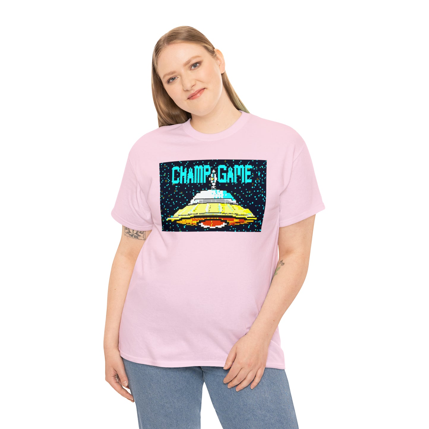 CHAMP GAME UFO 21 - 8-bit Style Pixel Art - AI Art - Gildan Heavy Cotton Tee