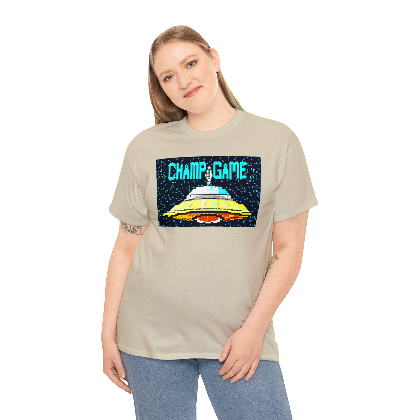 CHAMP GAME UFO 21 - 8-bit Style Pixel Art - AI Art - Gildan Heavy Cotton Tee