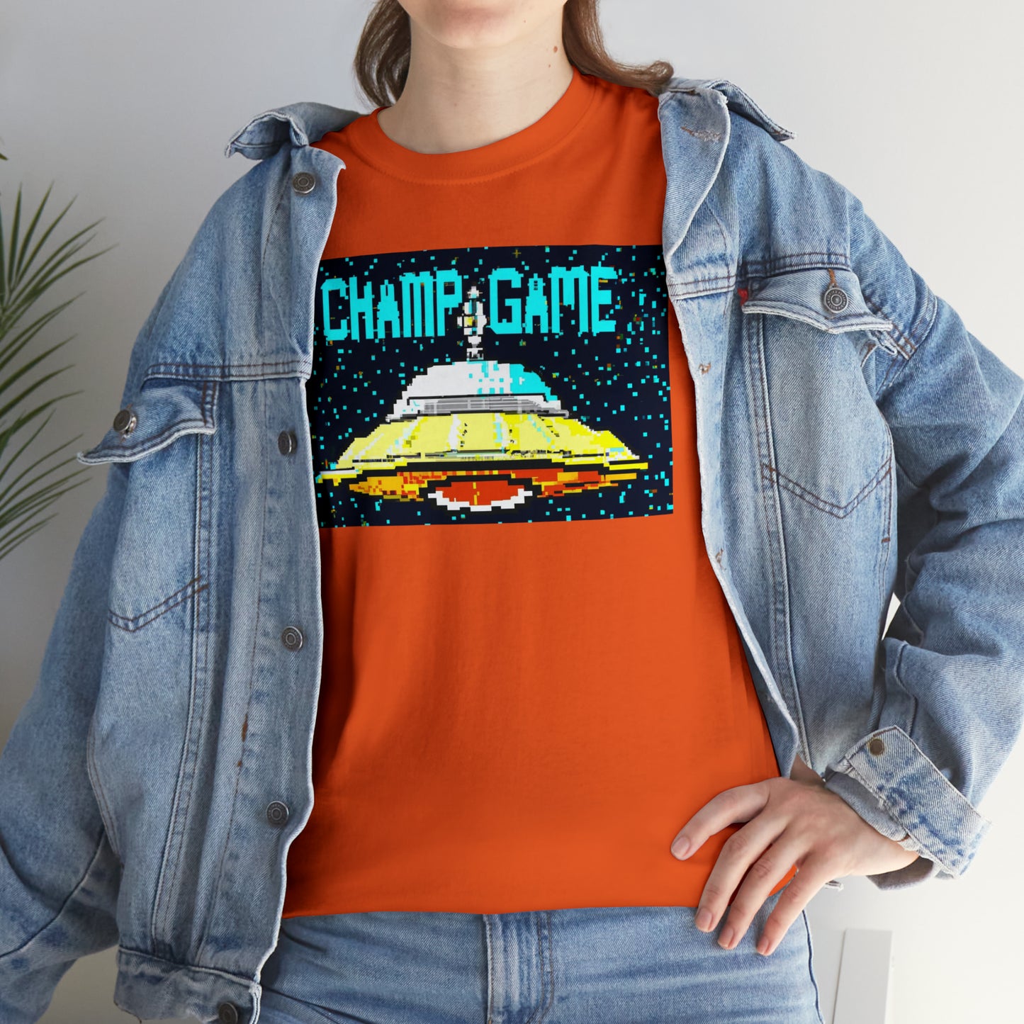 CHAMP GAME UFO 21 - 8-bit Style Pixel Art - AI Art - Gildan Heavy Cotton Tee