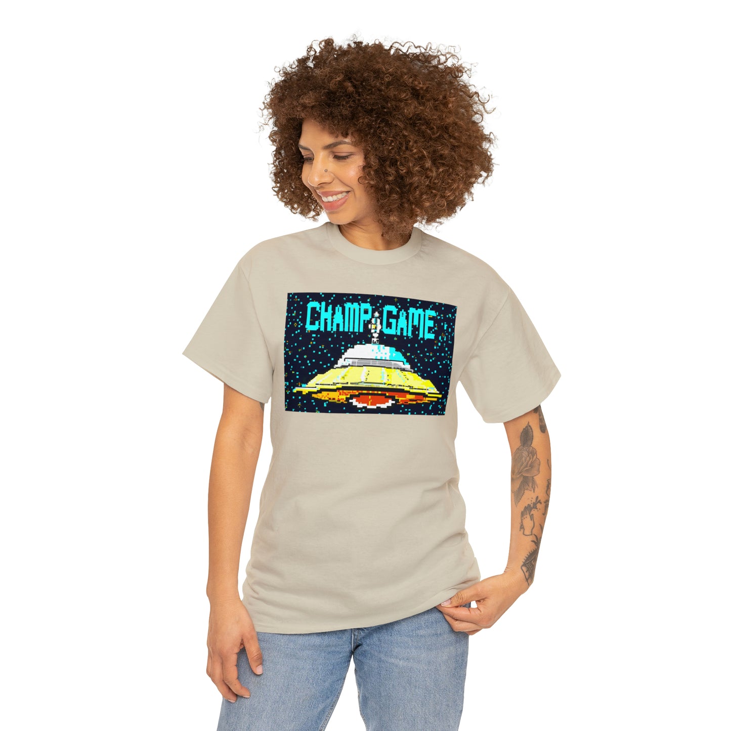 CHAMP GAME UFO 21 - 8-bit Style Pixel Art - AI Art - Gildan Heavy Cotton Tee