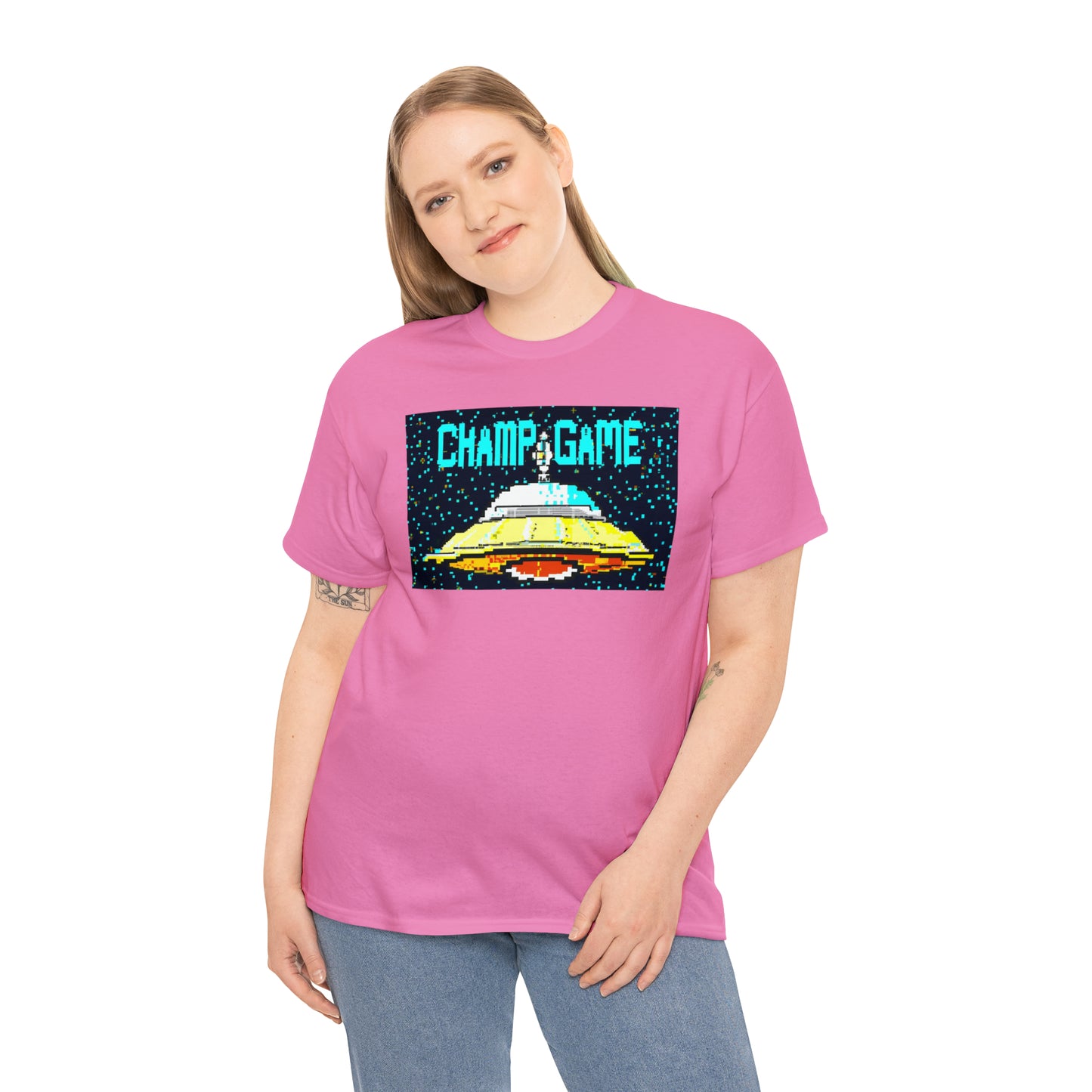 CHAMP GAME UFO 21 - 8-bit Style Pixel Art - AI Art - Gildan Heavy Cotton Tee