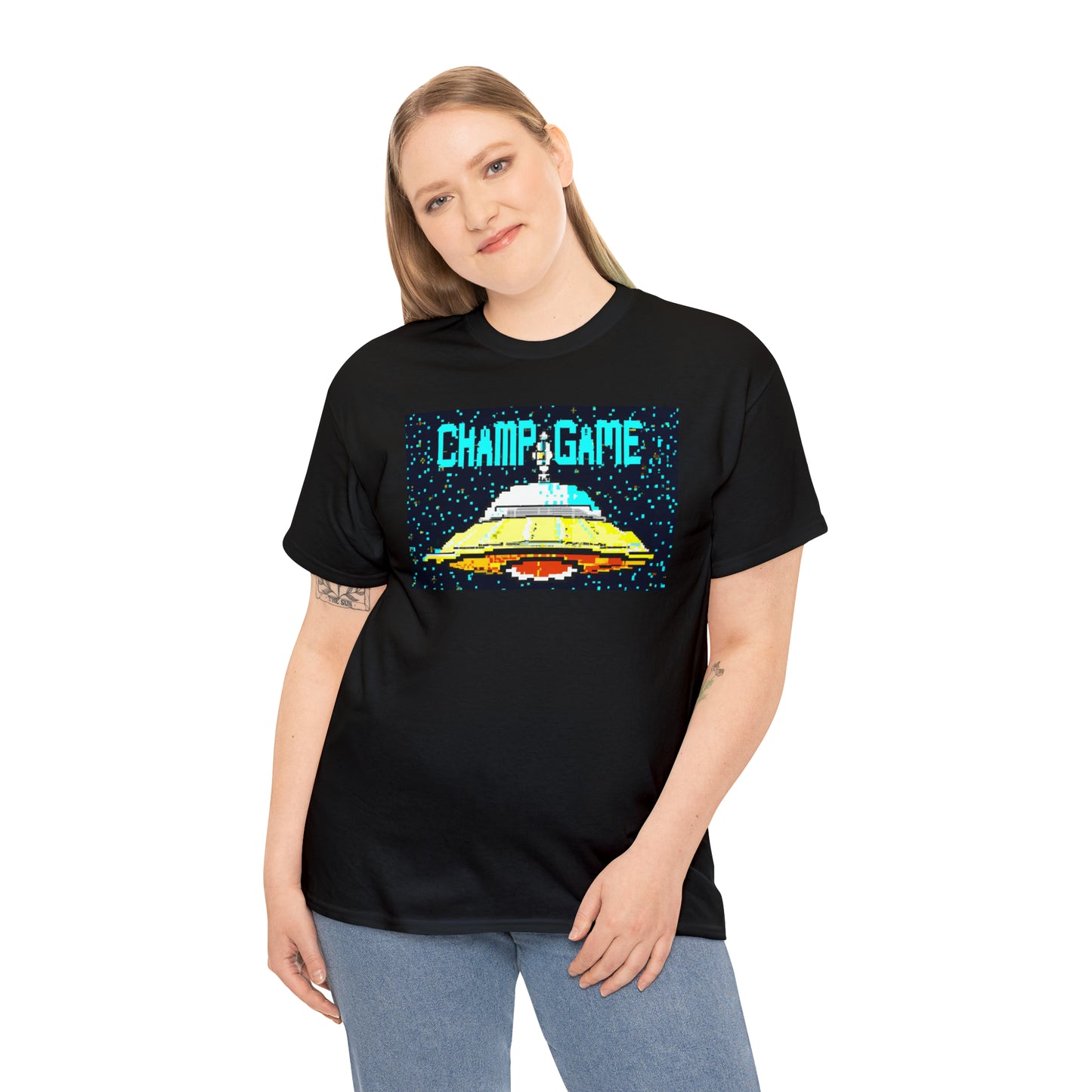 CHAMP GAME UFO 21 - 8-bit Style Pixel Art - AI Art - Gildan Heavy Cotton Tee