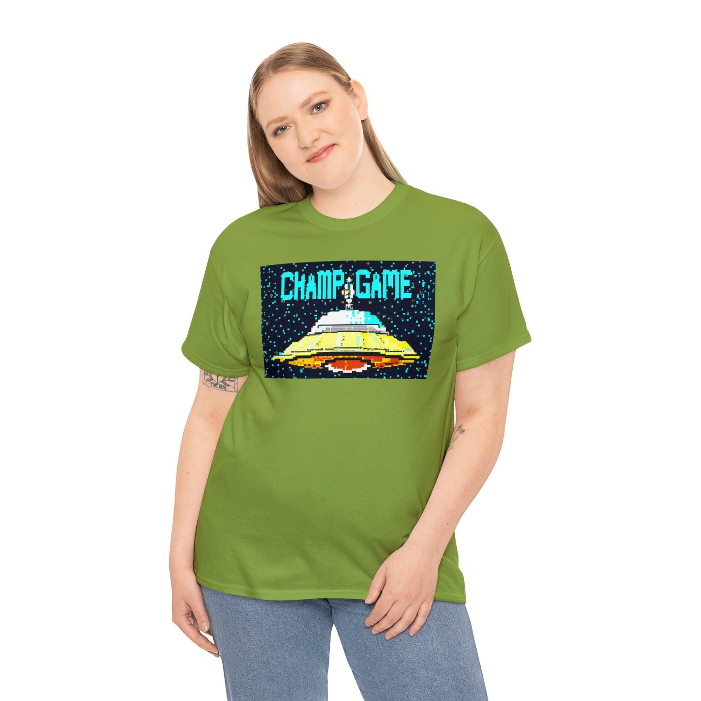 CHAMP GAME UFO 21 - 8-bit Style Pixel Art - AI Art - Gildan Heavy Cotton Tee