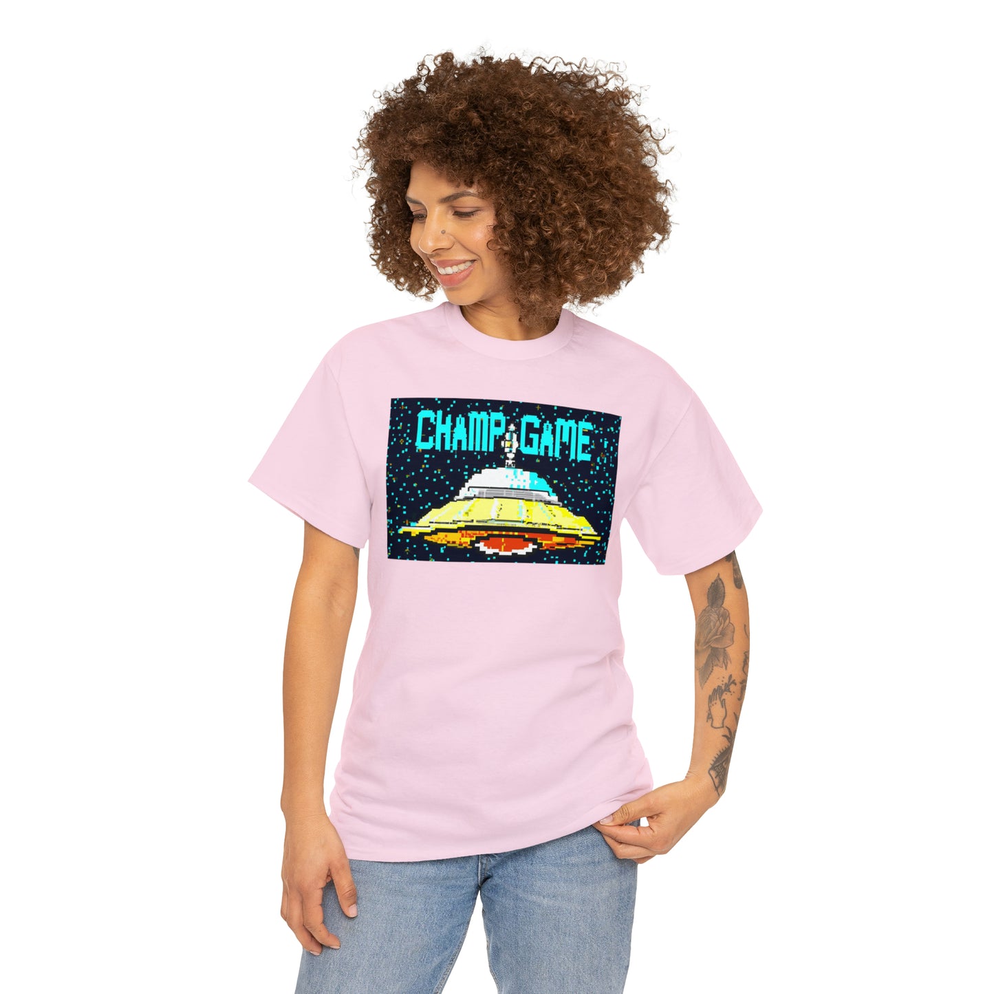 CHAMP GAME UFO 21 - 8-bit Style Pixel Art - AI Art - Gildan Heavy Cotton Tee