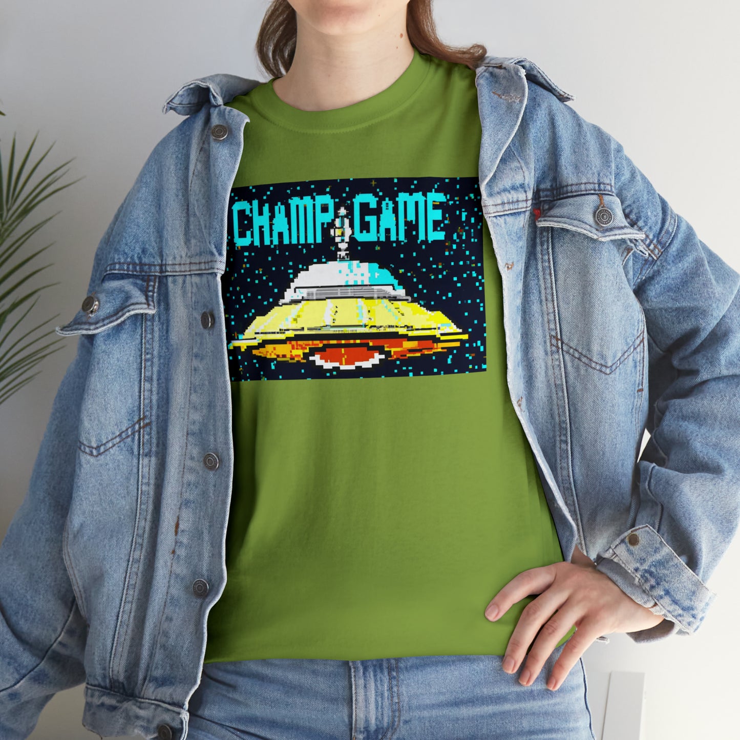 CHAMP GAME UFO 21 - 8-bit Style Pixel Art - AI Art - Gildan Heavy Cotton Tee