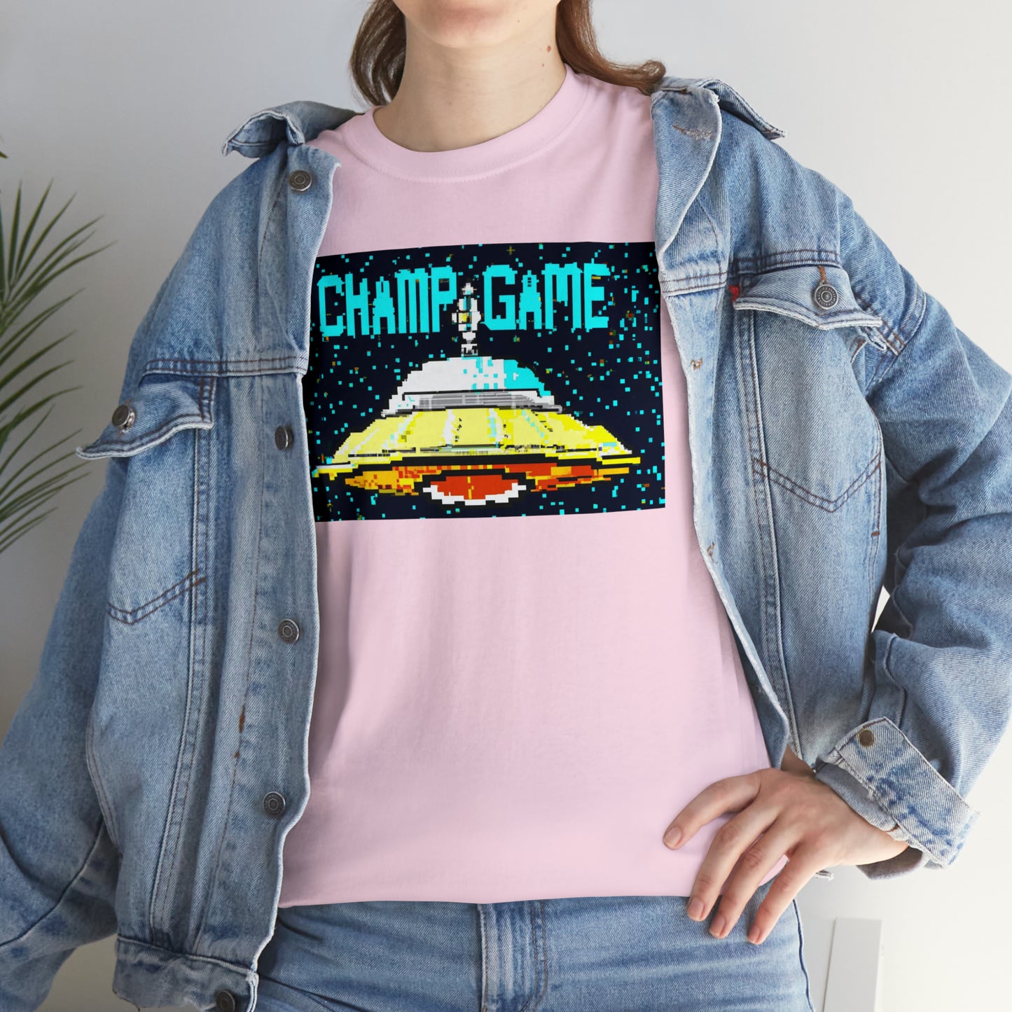 CHAMP GAME UFO 21 - 8-bit Style Pixel Art - AI Art - Gildan Heavy Cotton Tee