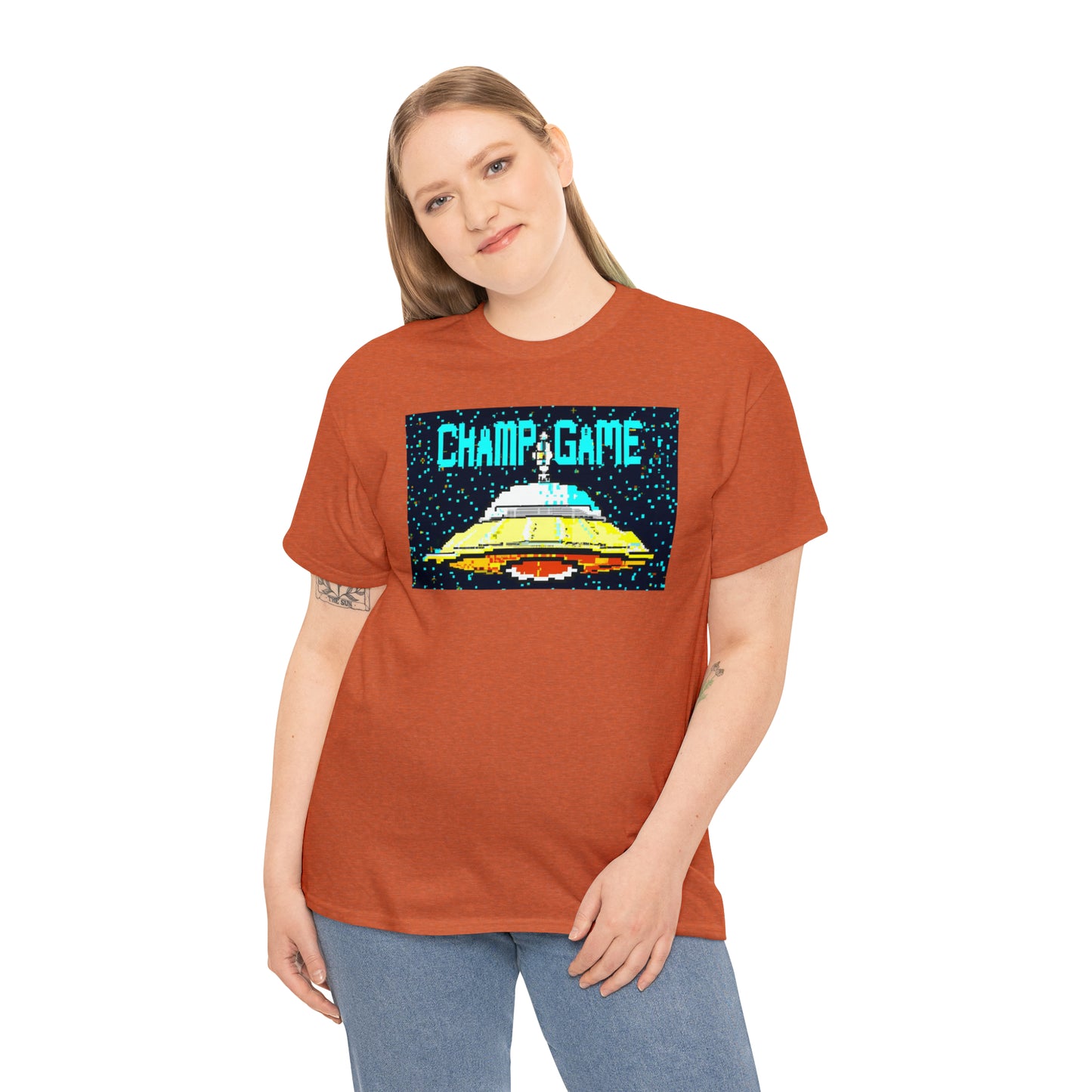 CHAMP GAME UFO 21 - 8-bit Style Pixel Art - AI Art - Gildan Heavy Cotton Tee