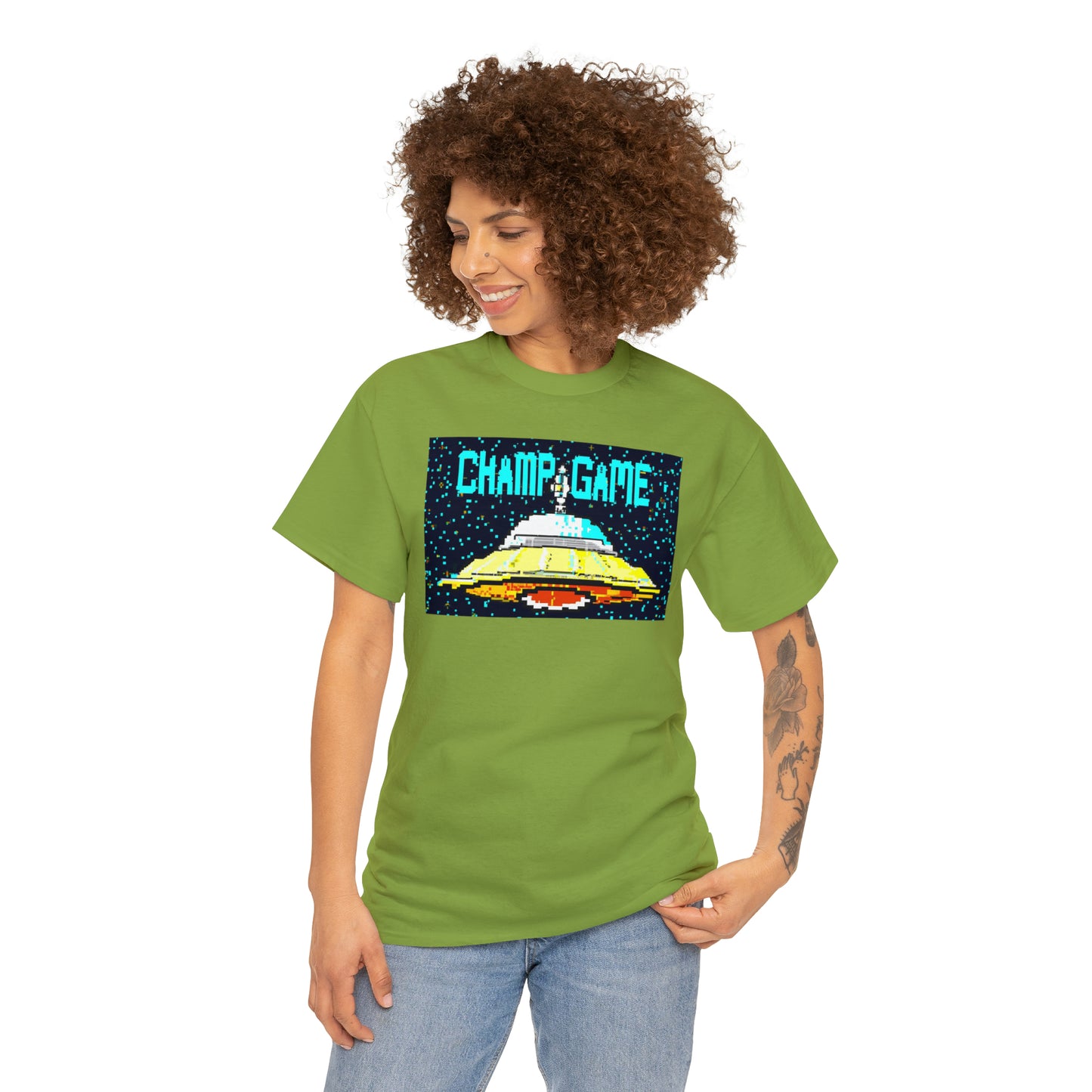 CHAMP GAME UFO 21 - 8-bit Style Pixel Art - AI Art - Gildan Heavy Cotton Tee