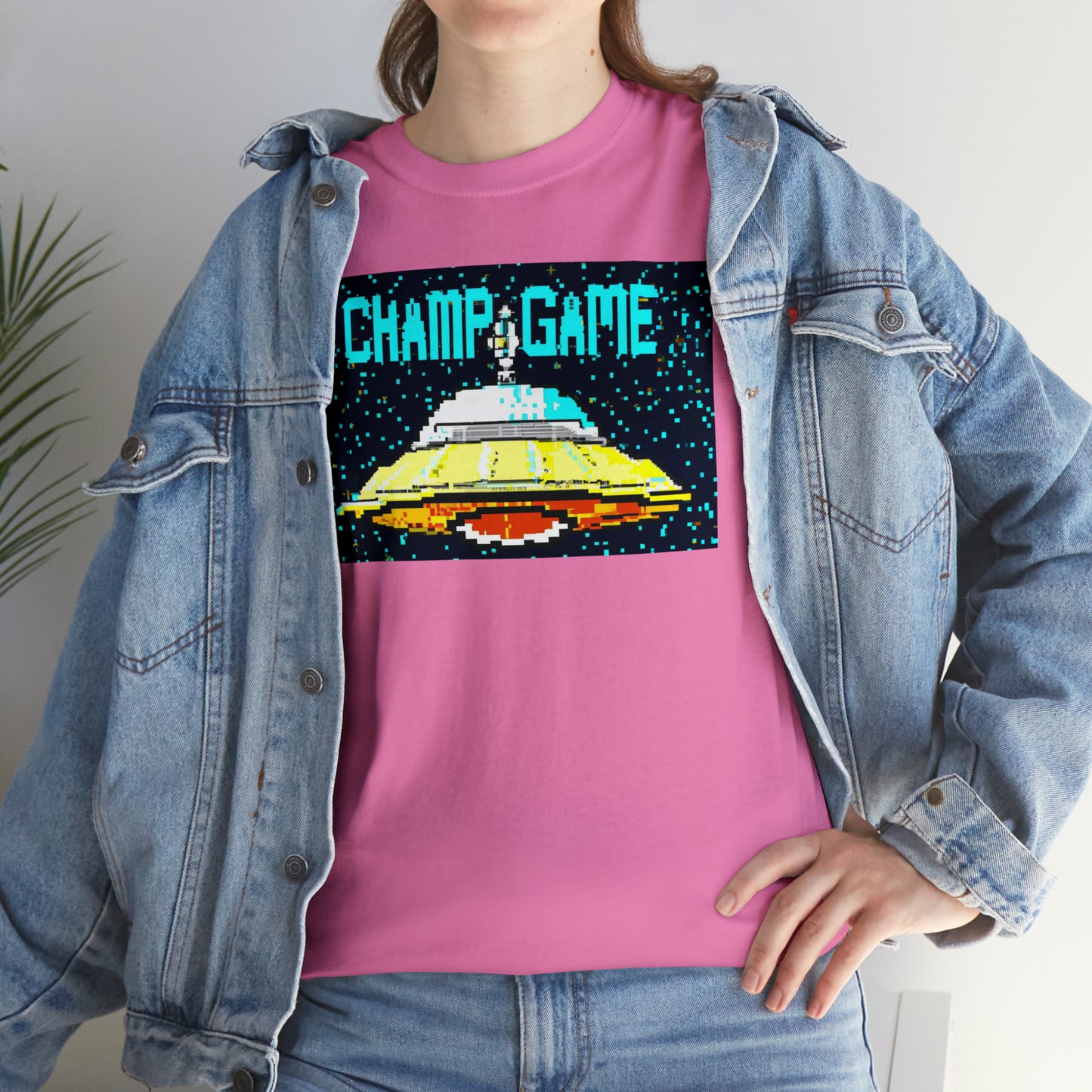 CHAMP GAME UFO 21 - 8-bit Style Pixel Art - AI Art - Gildan Heavy Cotton Tee