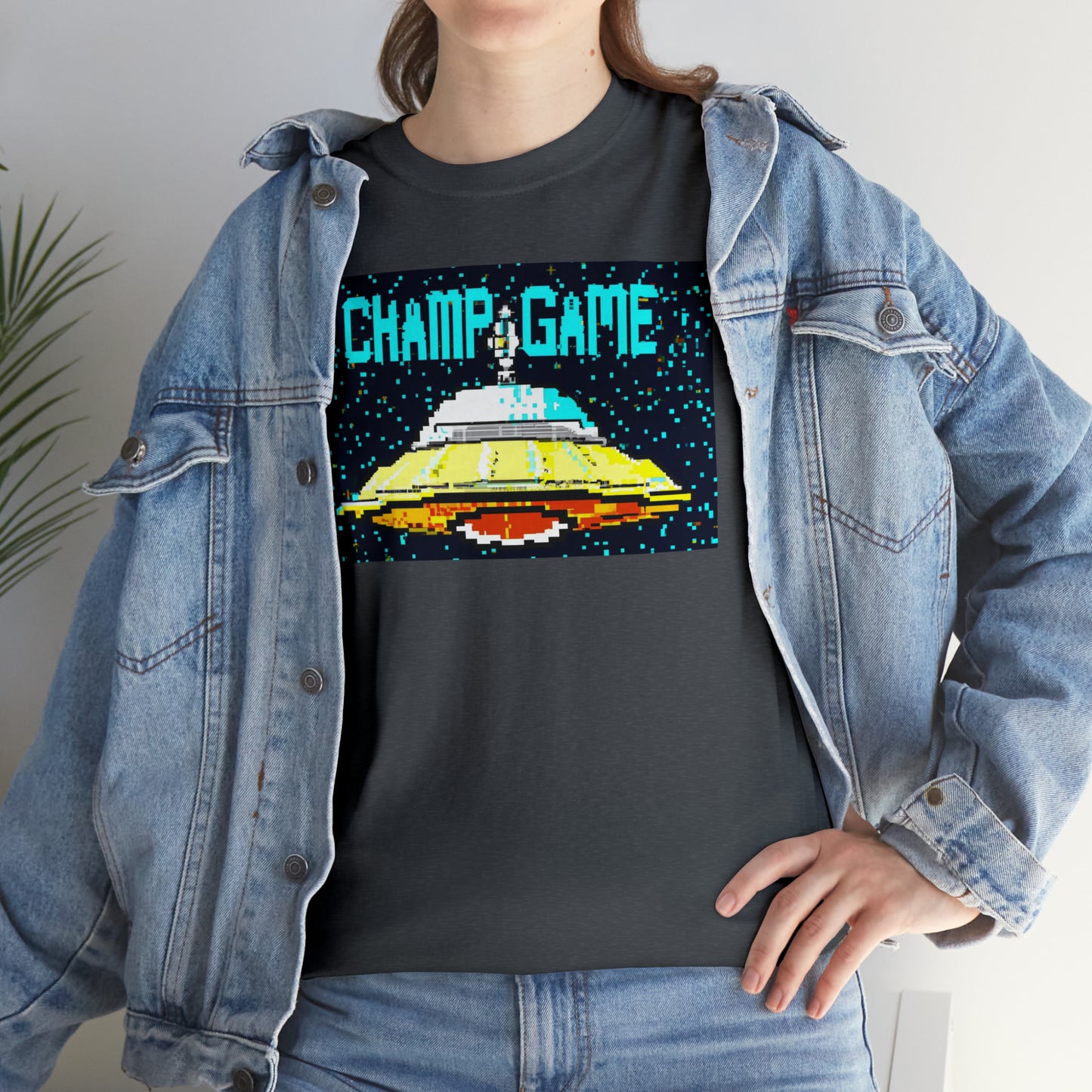 CHAMP GAME UFO 21 - 8-bit Style Pixel Art - AI Art - Gildan Heavy Cotton Tee