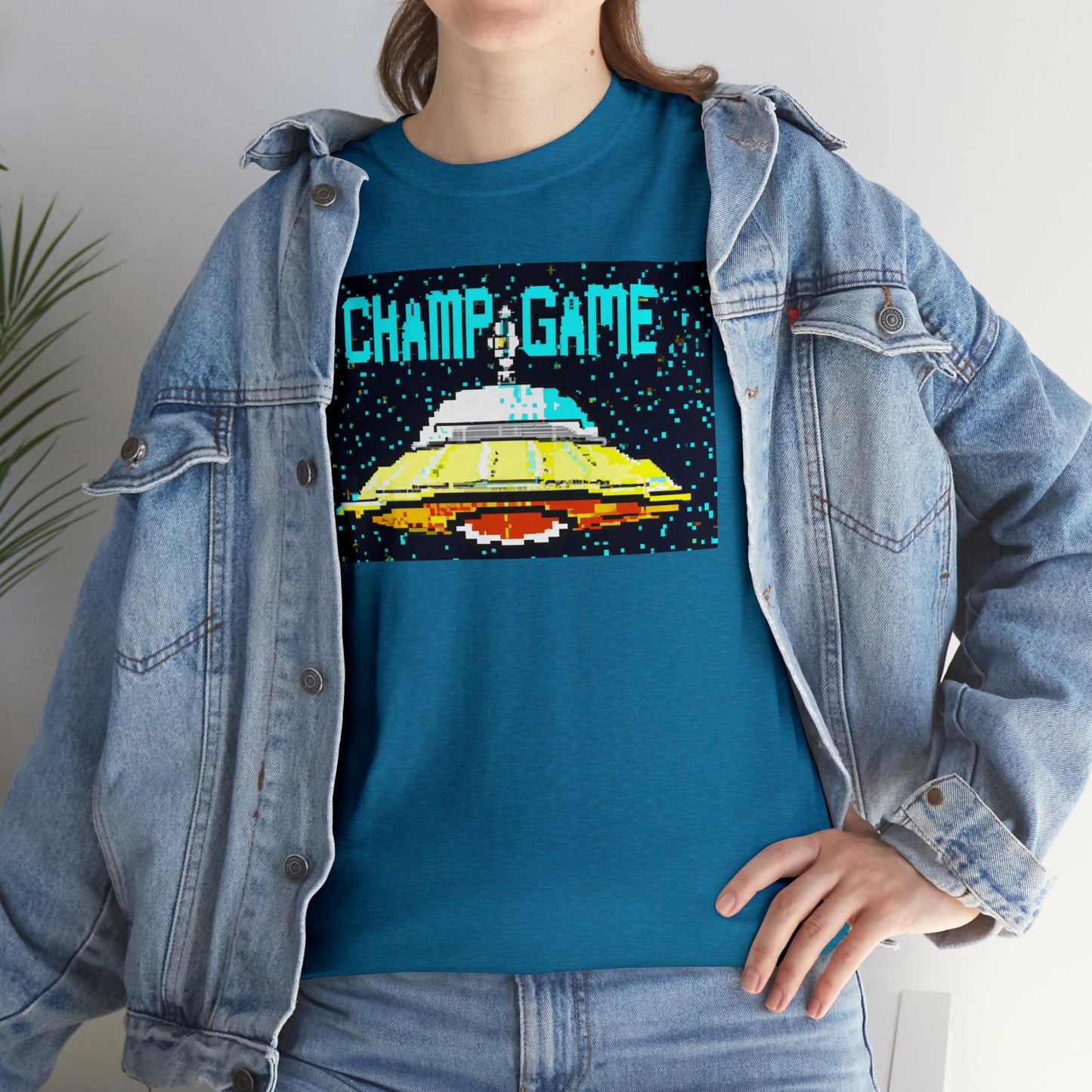 CHAMP GAME UFO 21 - 8-bit Style Pixel Art - AI Art - Gildan Heavy Cotton Tee