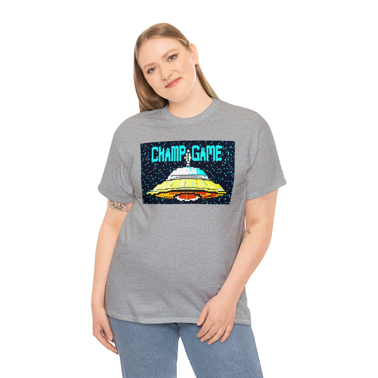 CHAMP GAME UFO 21 - 8-bit Style Pixel Art - AI Art - Gildan Heavy Cotton Tee